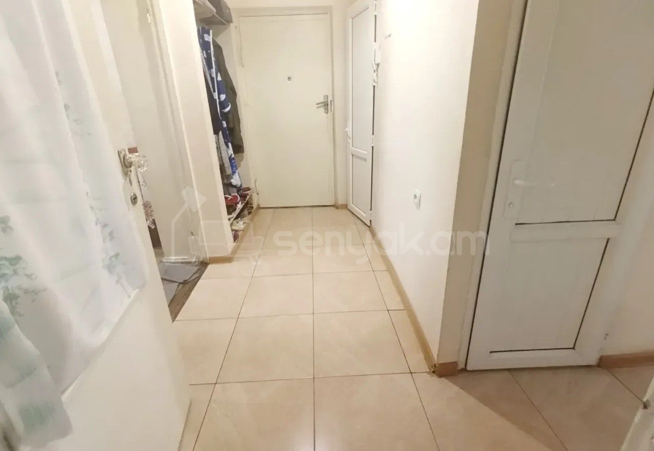 3 Սենյականոց Բնակարան Քարե Շենքում, 79քմ, 1/5 հարկ, Պետական Վիճակում