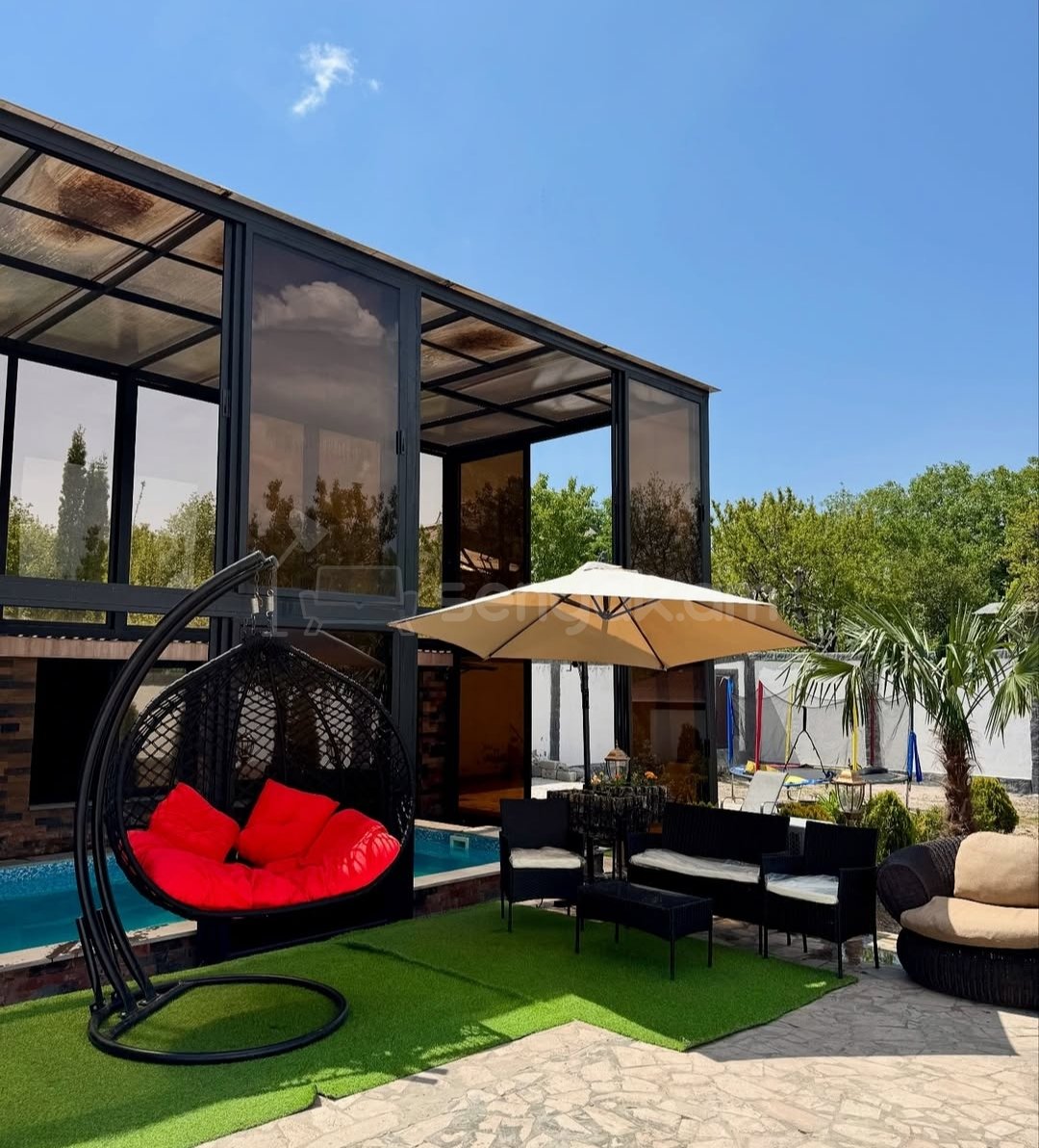 4 Սենյականոց Ամառանոց, 200քմ, Լողավազանով