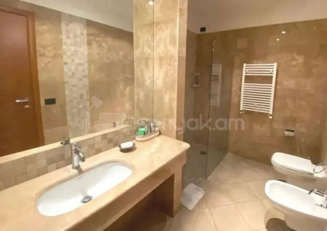 2 Սենյականոց Բնակարան, 65քմ, 7/10 հարկ, Դիզայներական Վերանորոգված, Կահավորված, Արևկող