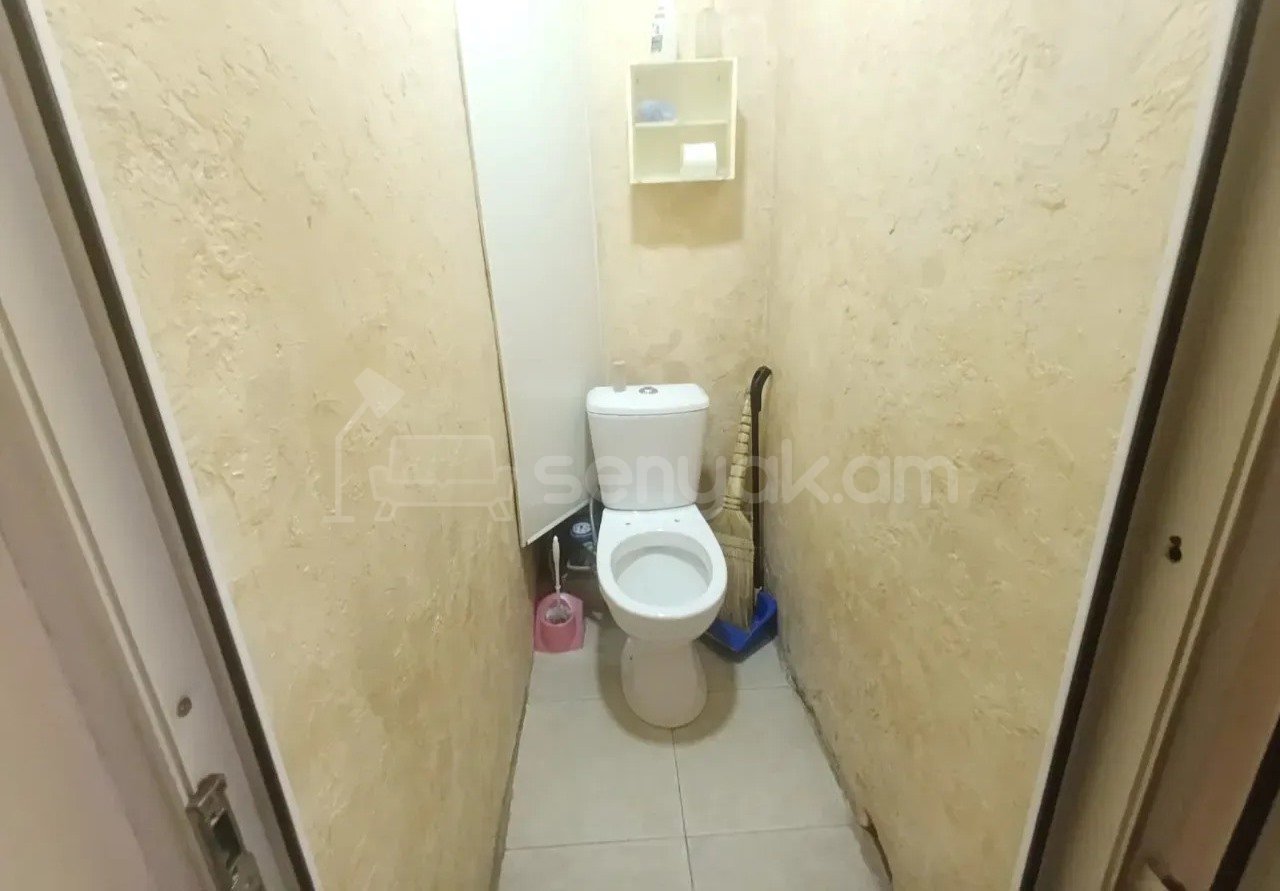 3 Սենյականոց Բնակարան Քարե Շենքում, 79քմ, 1/5 հարկ, Պետական Վիճակում