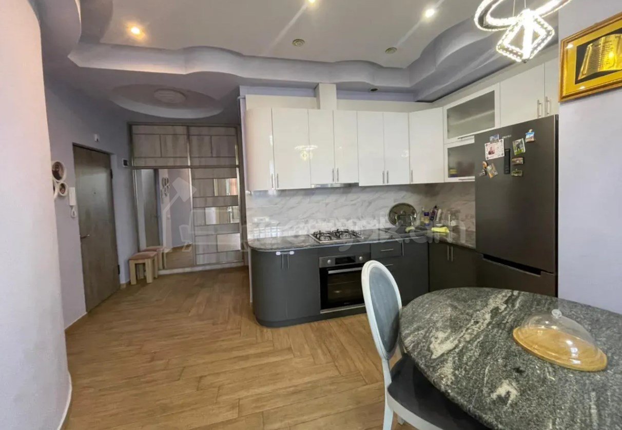 3 Սենյականոց Բնակարան Նորակառույցում, 77քմ, 3/11 հարկ, Կապիտալ Վերանորոգված, Կահավորված