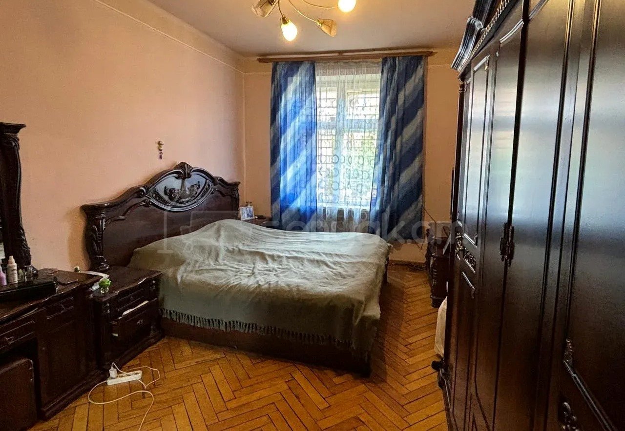 3 Սենյականոց Բնակարան Քարե Շենքում, 89քմ, 2/5 հարկ, Նորմալ Վիճակում