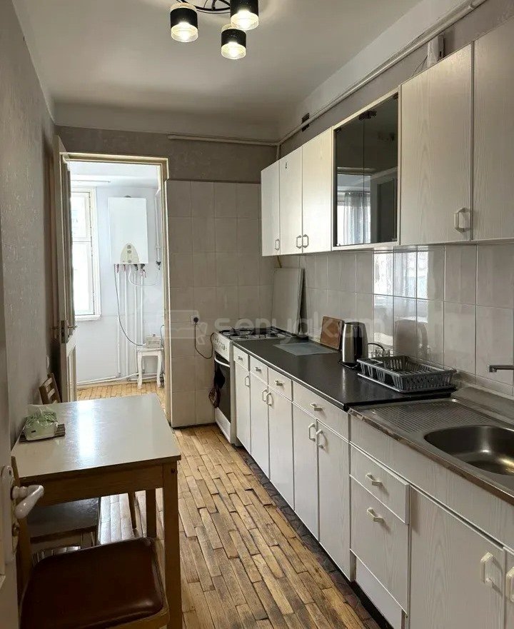 3 Սենյականոց Բնակարան, 83քմ, 6/9 հարկ, Նորմալ Վիճակում