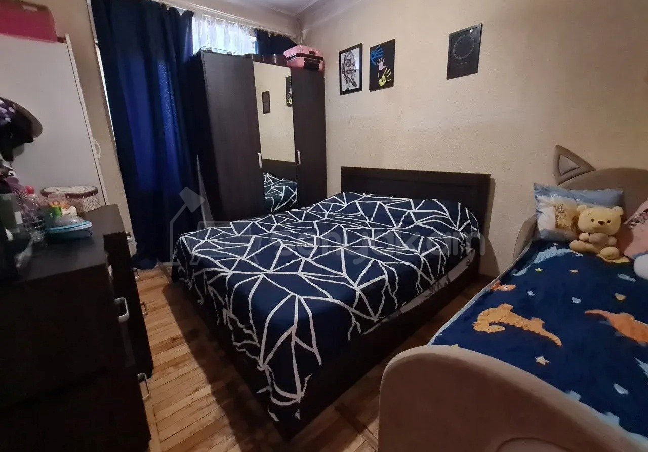 4 Սենյականոց Բնակարան Քարե Շենքում, 98քմ, 2/5 հարկ, Նորմալ Վիճակում