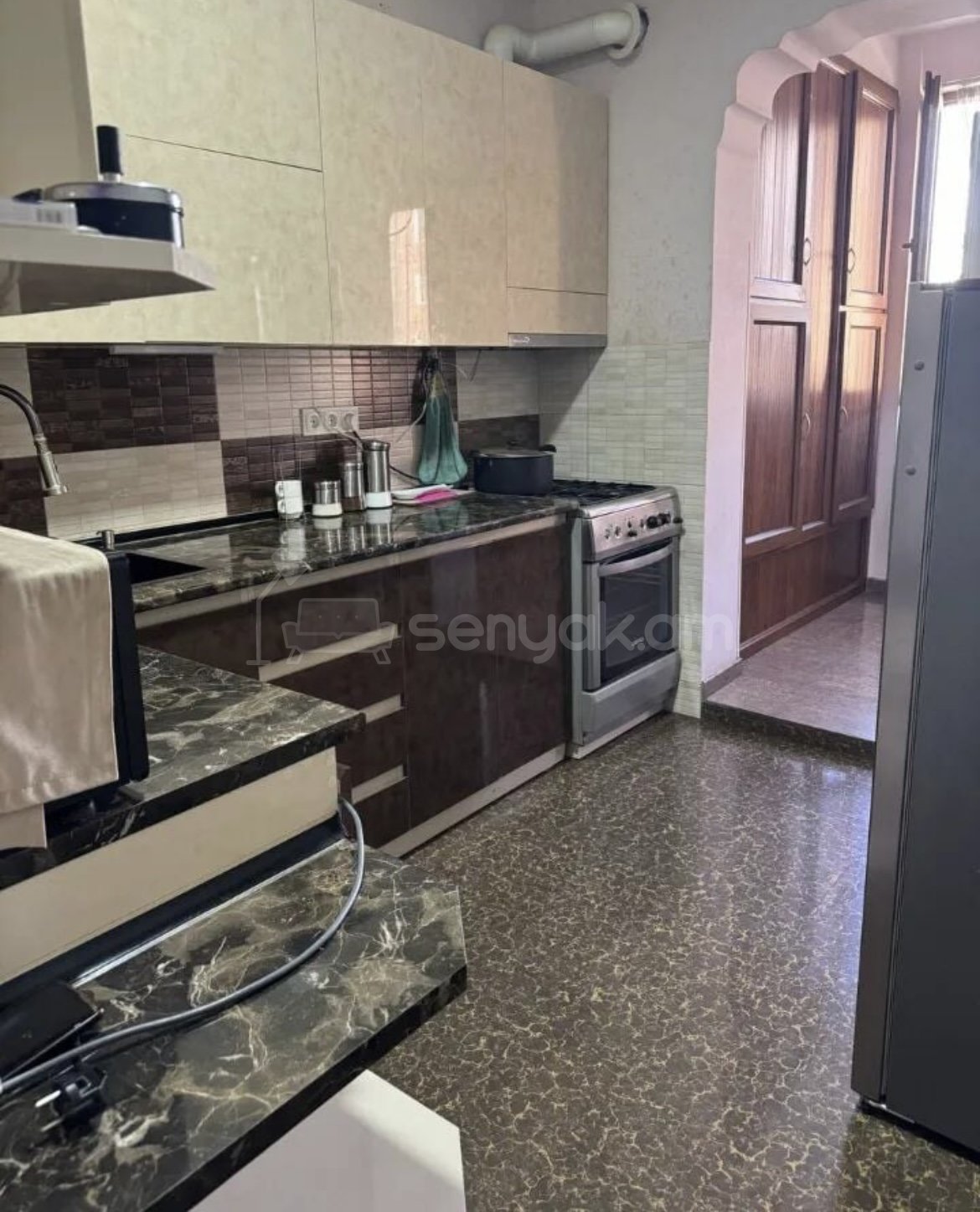 3 Սենյականոց Բնակարան Քարե Շենքում, 76քմ, 4/5 հարկ, Կապիտալ Վերանորոգված