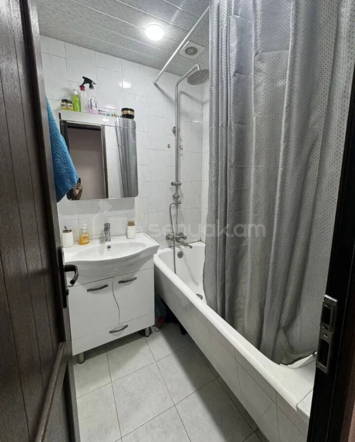 3 Սենյականոց Բնակարան Քարե Շենքում, 76քմ, 4/5 հարկ, Կապիտալ Վերանորոգված