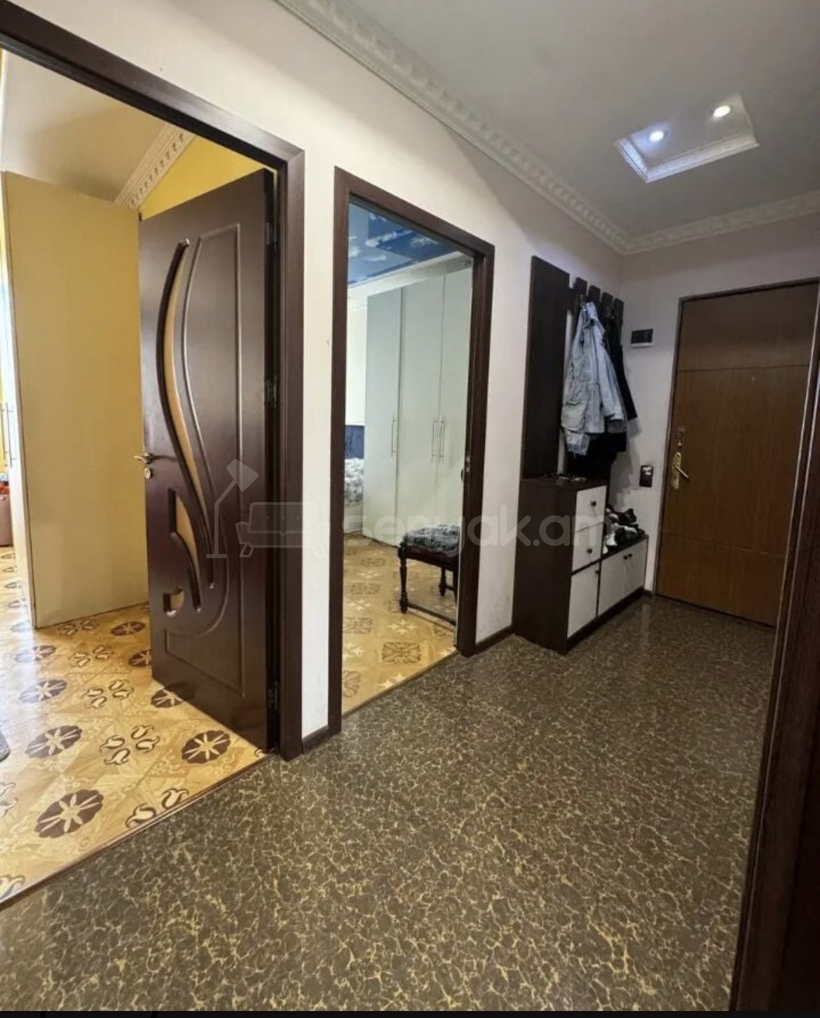 3 Սենյականոց Բնակարան Քարե Շենքում, 76քմ, 4/5 հարկ, Կապիտալ Վերանորոգված