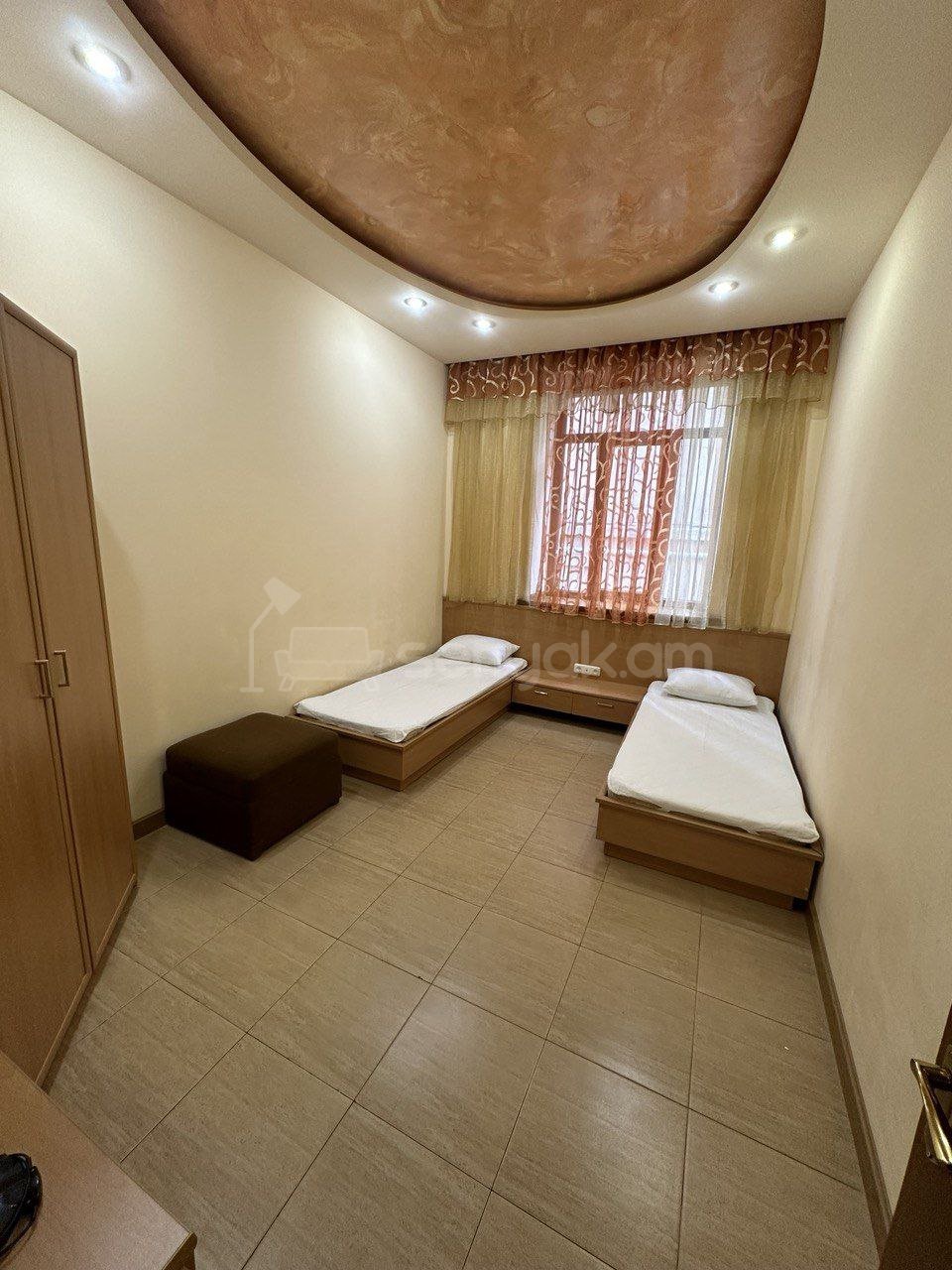 3 Սենյականոց Բնակարան Քարե Շենքում, 85քմ, 2/5 հարկ, Կապիտալ Վերանորոգված, Կահավորված, Արևկող