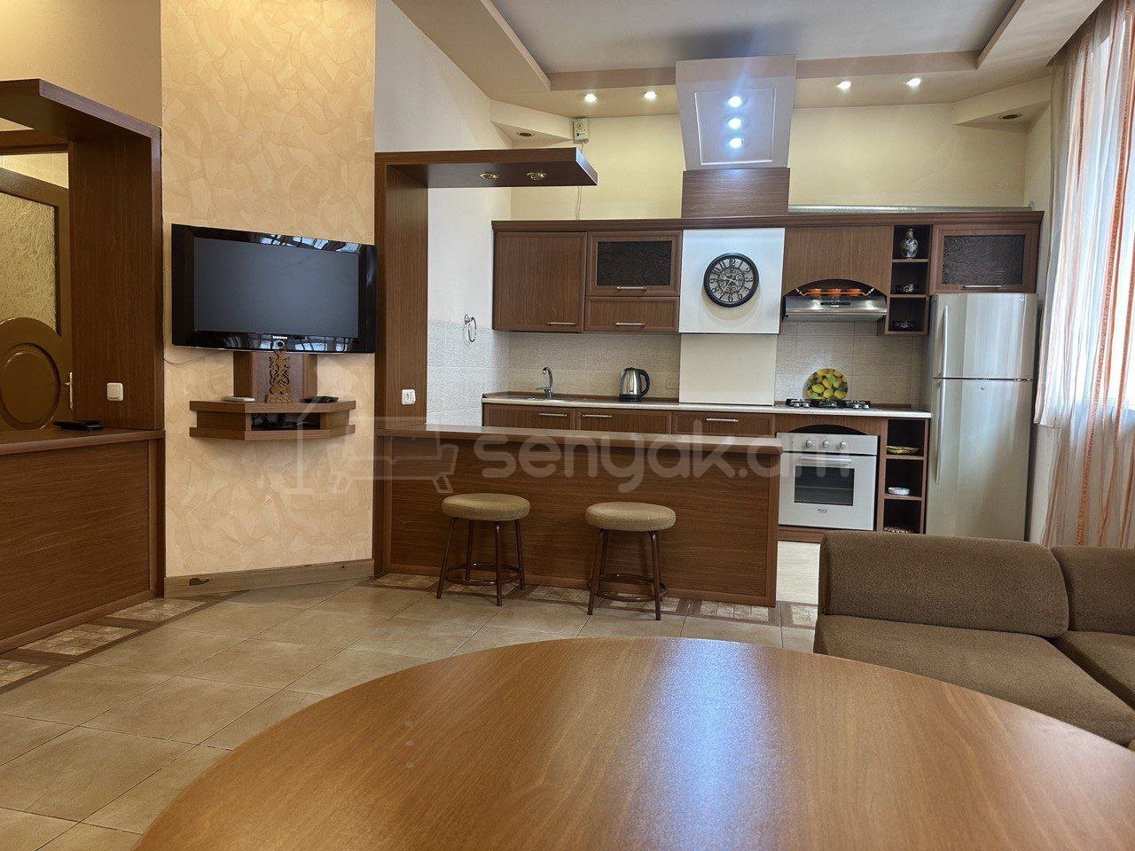 3 Սենյականոց Բնակարան Քարե Շենքում, 85քմ, 2/5 հարկ, Կապիտալ Վերանորոգված, Կահավորված, Արևկող