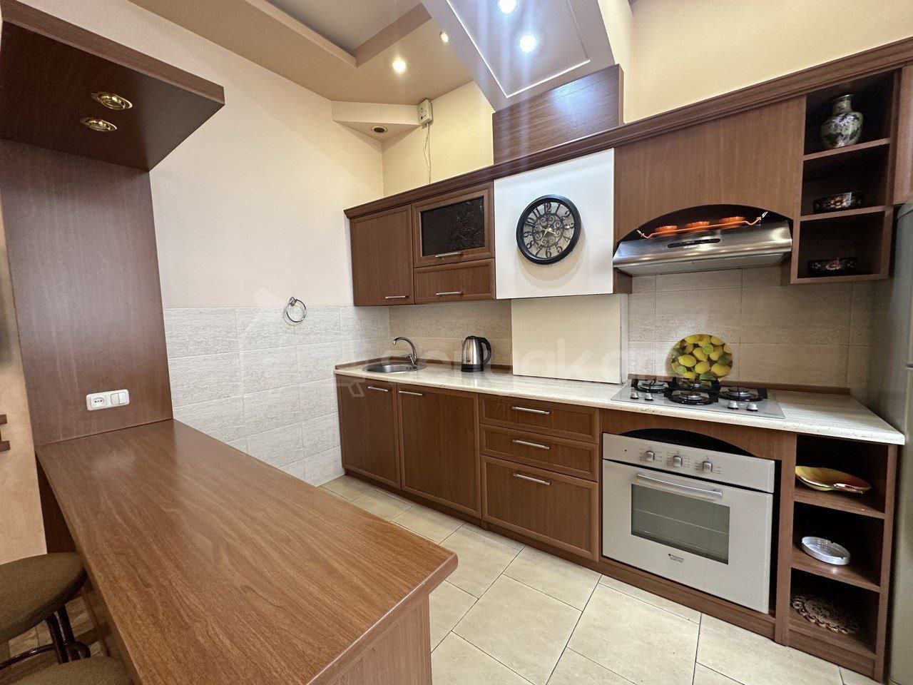 3 Սենյականոց Բնակարան Քարե Շենքում, 85քմ, 2/5 հարկ, Կապիտալ Վերանորոգված, Կահավորված, Արևկող