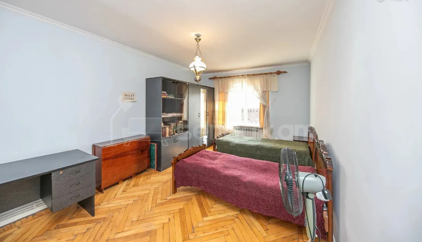 3 Սենյականոց Բնակարան Քարե Շենքում, 74քմ, 6/6 հարկ, Կապիտալ Վերանորոգված