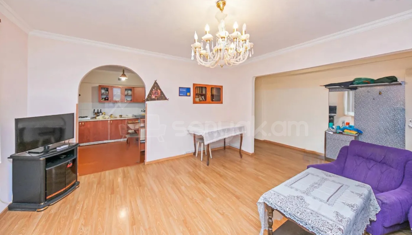 3 Սենյականոց Բնակարան Քարե Շենքում, 74քմ, 6/6 հարկ, Կապիտալ Վերանորոգված