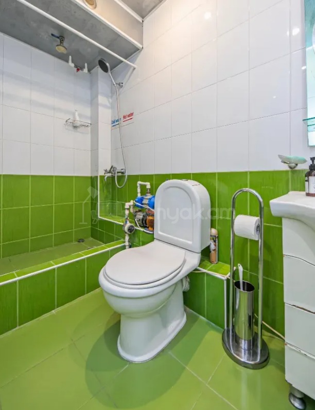 3 Սենյականոց Բնակարան Քարե Շենքում, 74քմ, 6/6 հարկ, Կապիտալ Վերանորոգված