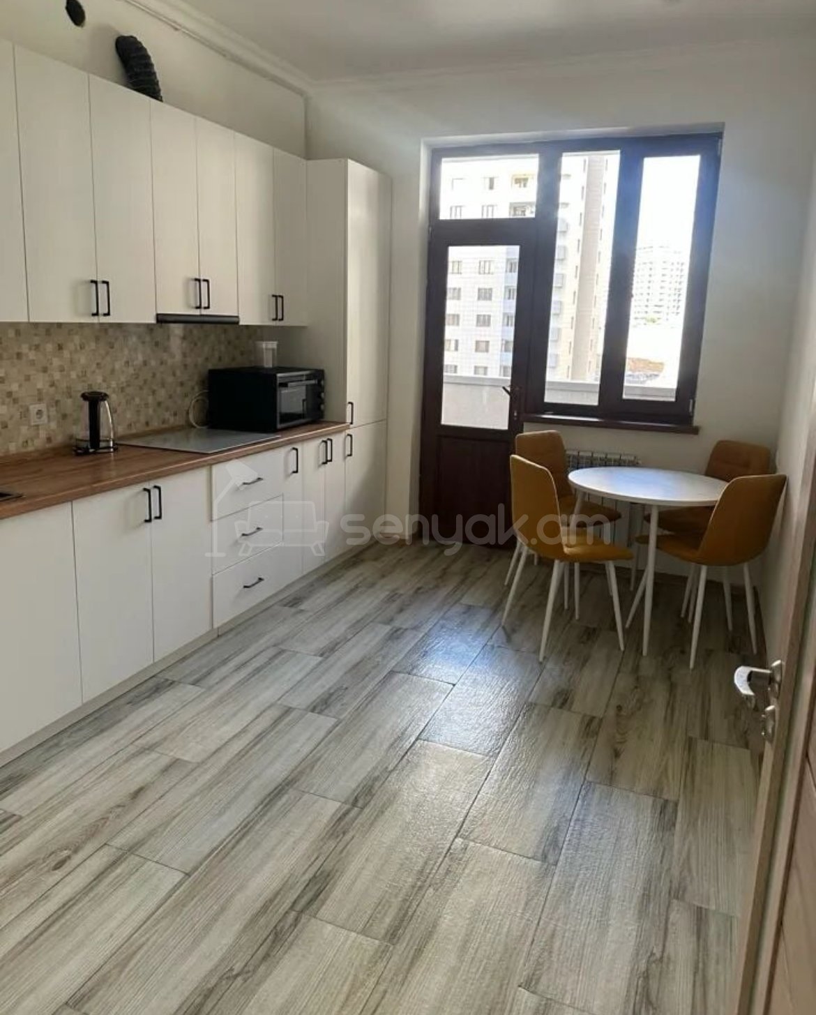 3 Սենյականոց Բնակարան Նորակառույցում, 98քմ, 4/17 հարկ, Կապիտալ Վերանորոգված, Կահավորված, Արևկող