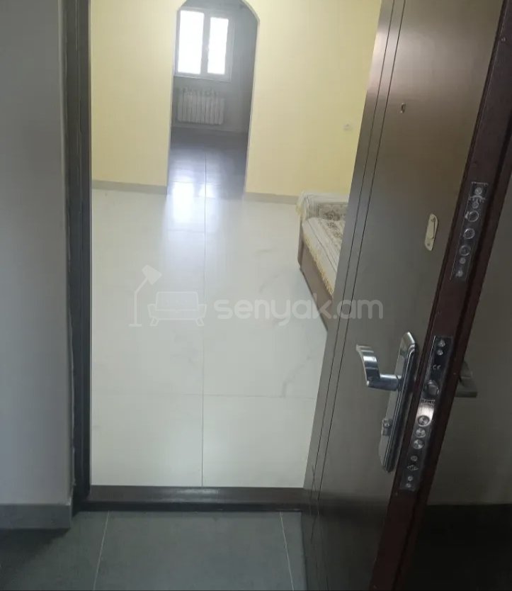 2 Սենյականոց Բնակարան Քարե Շենքում, 52քմ, 3/5 հարկ, Կապիտալ Վերանորոգված, Կահավորված, Արևկող