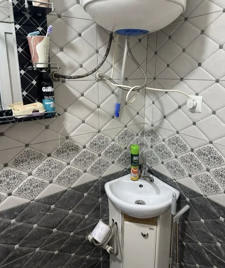 2 Սենյականոց Բնակարան Քարե Շենքում, 45քմ, 1/5 հարկ, Նորմալ Վիճակում, Կահավորված