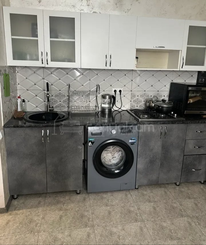 2 Սենյականոց Բնակարան Քարե Շենքում, 45քմ, 1/5 հարկ, Նորմալ Վիճակում, Կահավորված