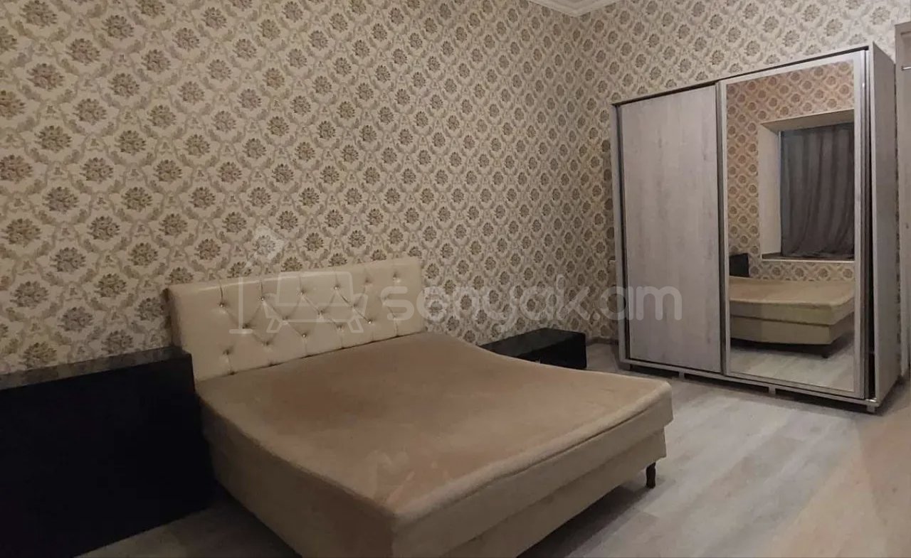 2 Սենյականոց Բնակարան Քարե Շենքում, 40քմ, 1/4 հարկ, Նորմալ Վիճակում, Կահավորված