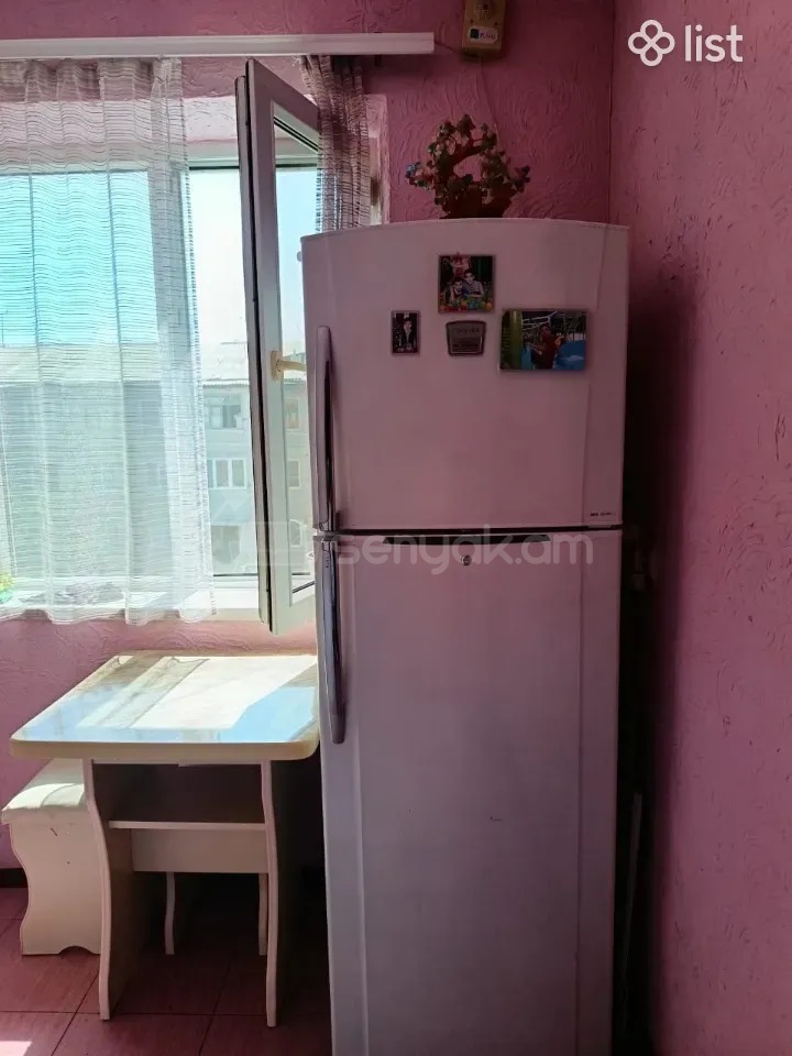 2 Սենյականոց Բնակարան Քարե Շենքում, 40քմ, 3/5 հարկ, Նորմալ Վիճակում, Կահավորված