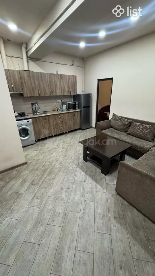 2 Սենյականոց Բնակարան Քարե Շենքում, 48քմ, 2/2 հարկ, Նորմալ Վիճակում, Կահավորված, Արևկող