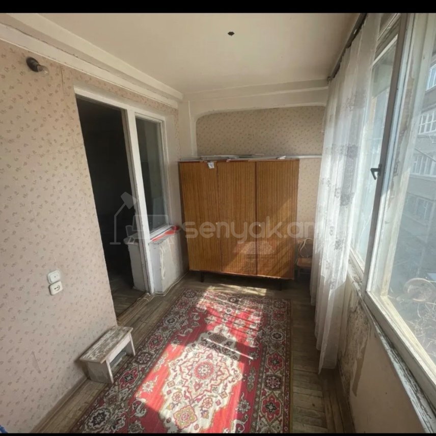 1 Սենյականոց Բնակարան Քարե Շենքում, 48քմ, 4/5 հարկ, Պետական Վիճակում