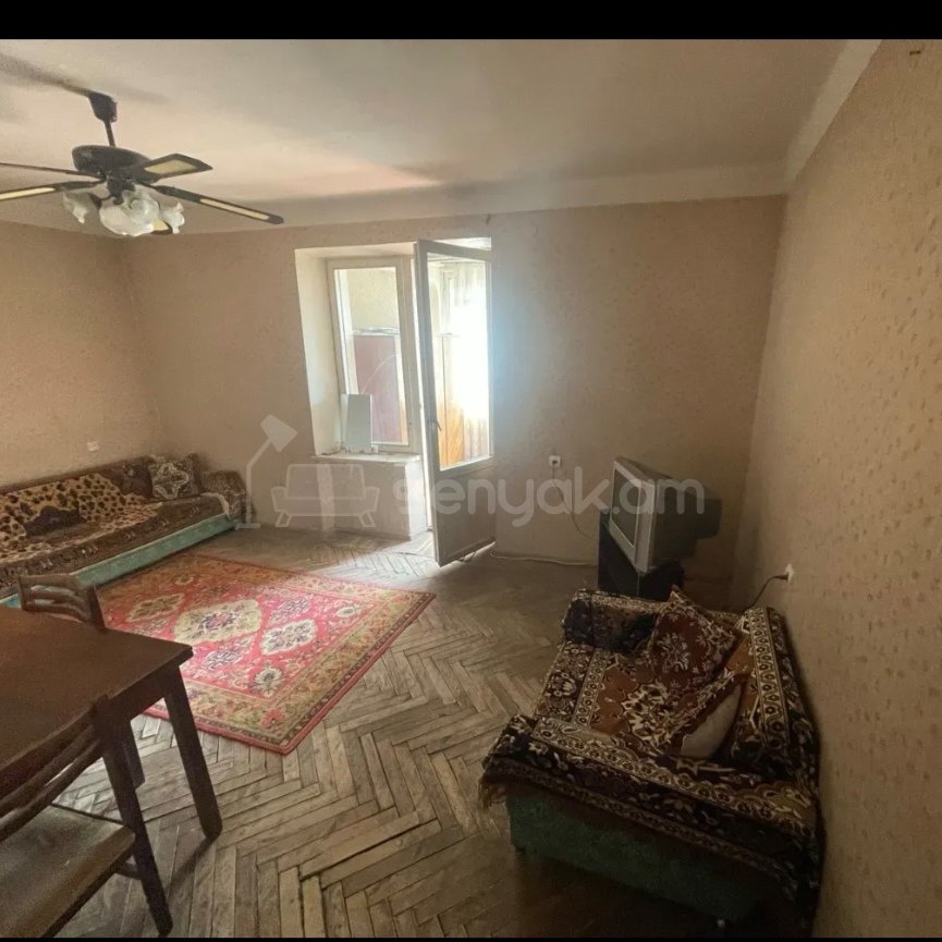 1 Սենյականոց Բնակարան Քարե Շենքում, 48քմ, 4/5 հարկ, Պետական Վիճակում