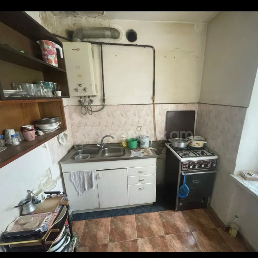 1 Սենյականոց Բնակարան Քարե Շենքում, 48քմ, 4/5 հարկ, Պետական Վիճակում