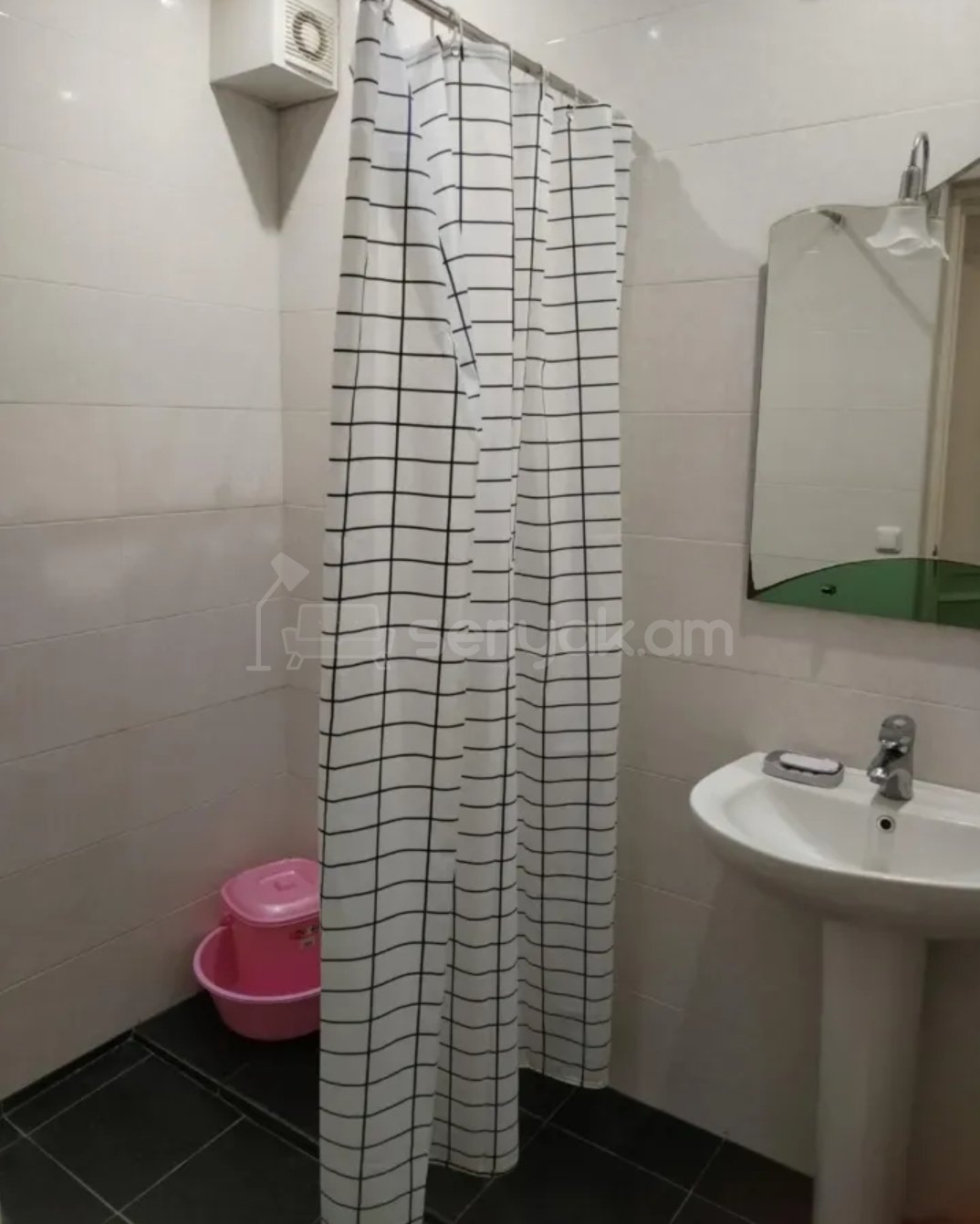 3 Սենյականոց Բնակարան Քարե Շենքում, 80քմ, 3/5 հարկ, Կապիտալ Վերանորոգված, Կահավորված