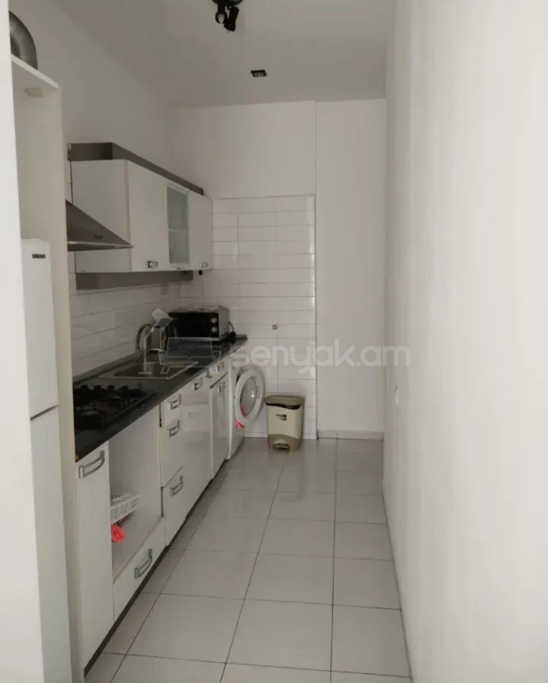 3 Սենյականոց Բնակարան Քարե Շենքում, 80քմ, 3/5 հարկ, Կապիտալ Վերանորոգված, Կահավորված