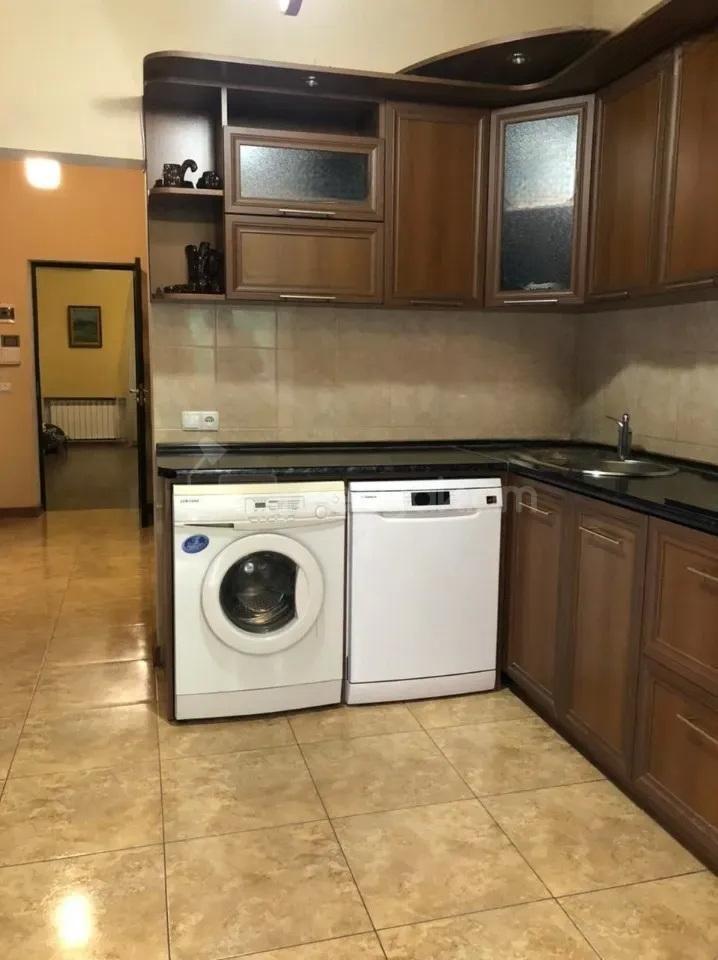 2 Սենյականոց Բնակարան Քարե Շենքում, 59քմ, 3/5 հարկ, Կապիտալ Վերանորոգված