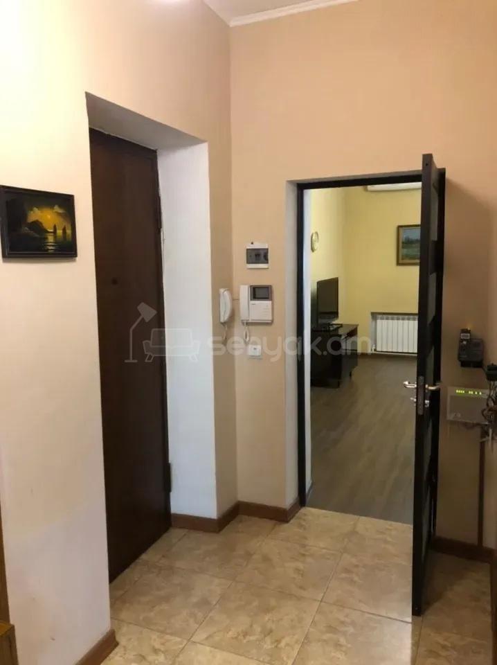 2 Սենյականոց Բնակարան Քարե Շենքում, 59քմ, 3/5 հարկ, Կապիտալ Վերանորոգված