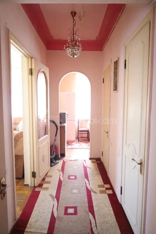 2 Սենյականոց Բնակարան Քարե Շենքում, 60քմ, 2/5 հարկ, Կոսմետիկ Վերանորոգված