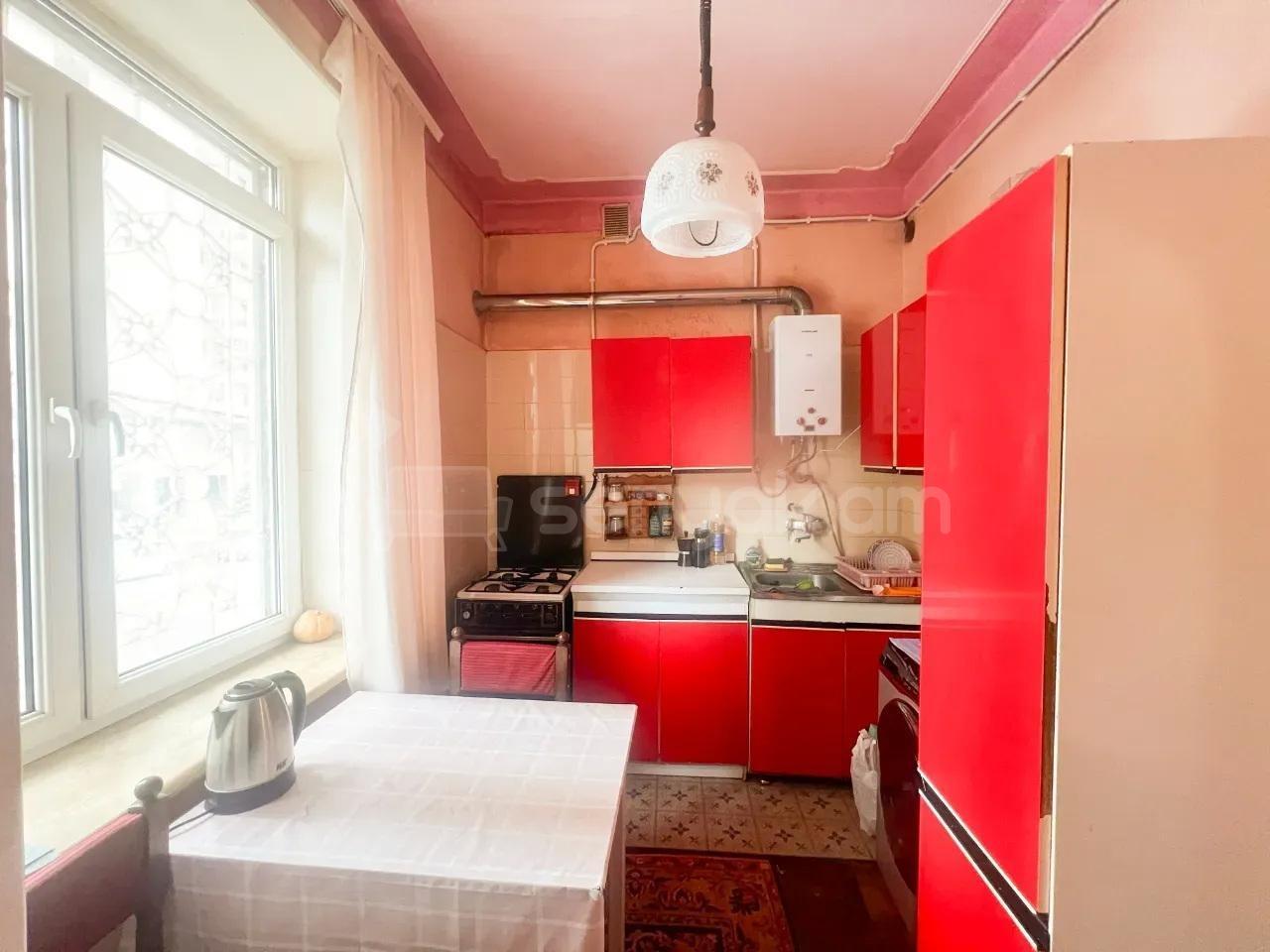 2 Սենյականոց Բնակարան Քարե Շենքում, 60քմ, 2/5 հարկ, Կոսմետիկ Վերանորոգված