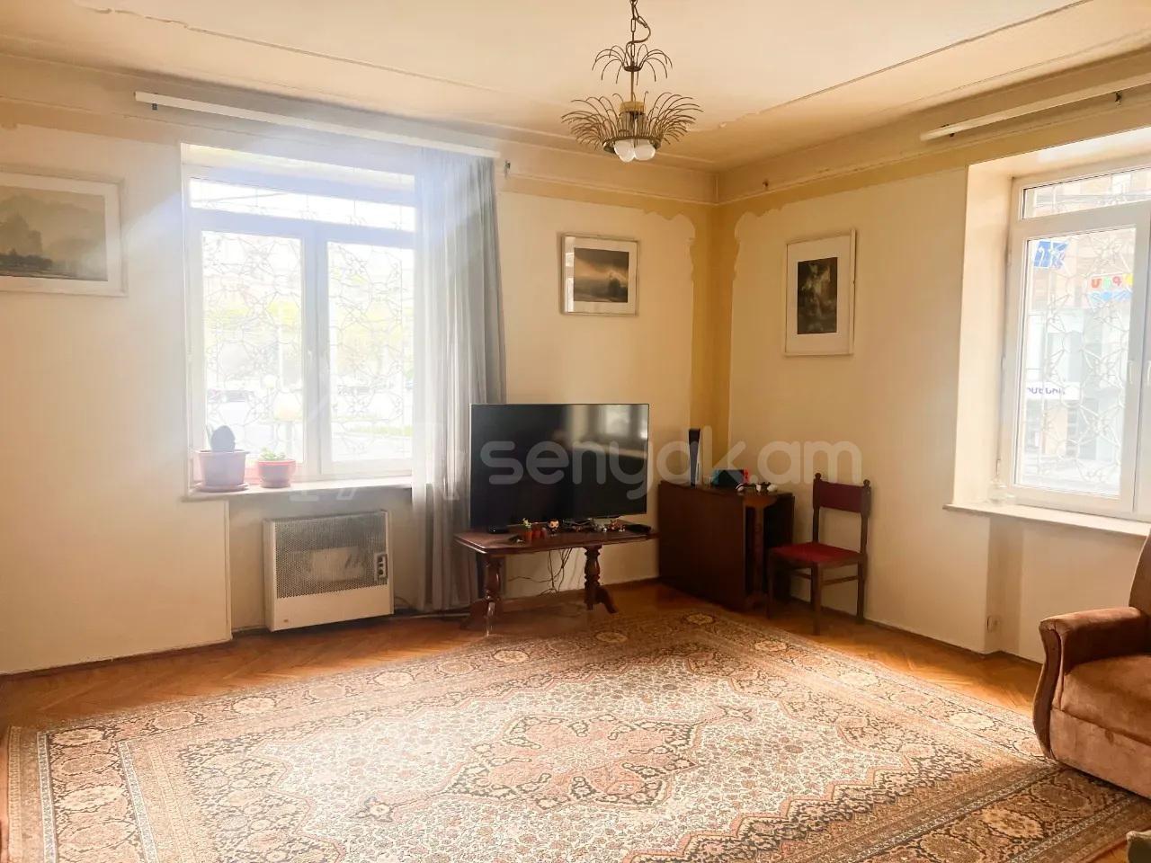 2 Սենյականոց Բնակարան Քարե Շենքում, 60քմ, 2/5 հարկ, Կոսմետիկ Վերանորոգված