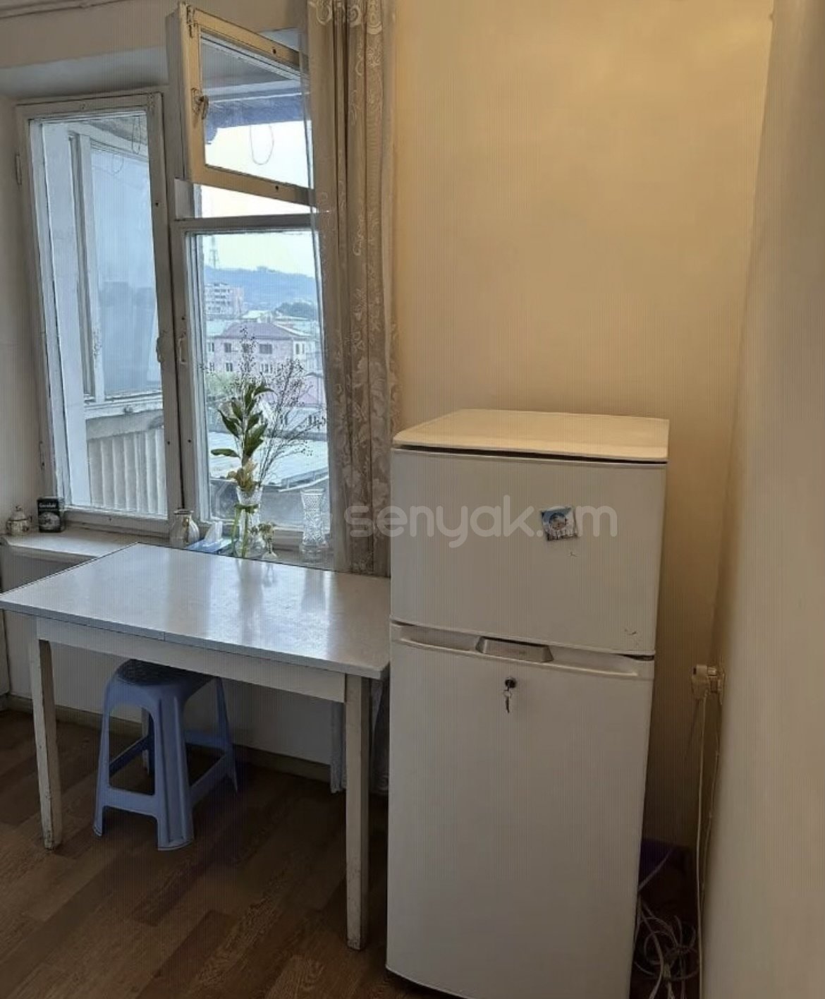 2 Սենյականոց Բնակարան Քարե Շենքում, 43քմ, 4/5 հարկ, Նորմալ Վիճակում, Կահավորված