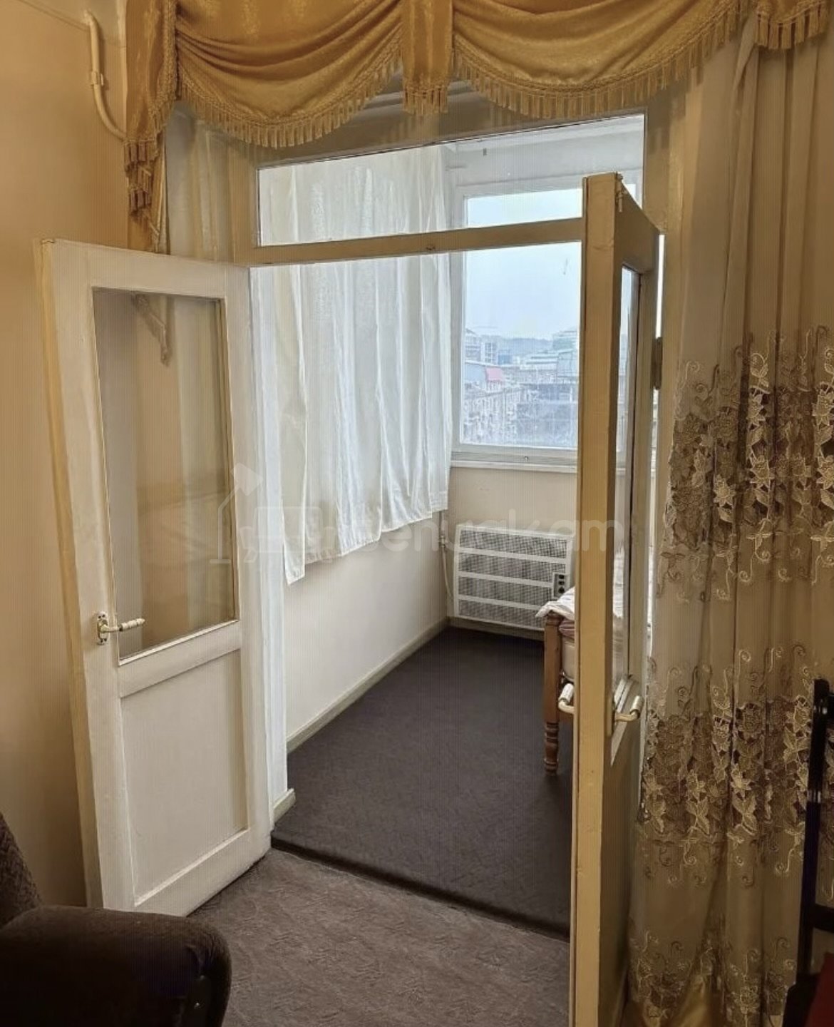 2 Սենյականոց Բնակարան Քարե Շենքում, 43քմ, 4/5 հարկ, Նորմալ Վիճակում, Կահավորված