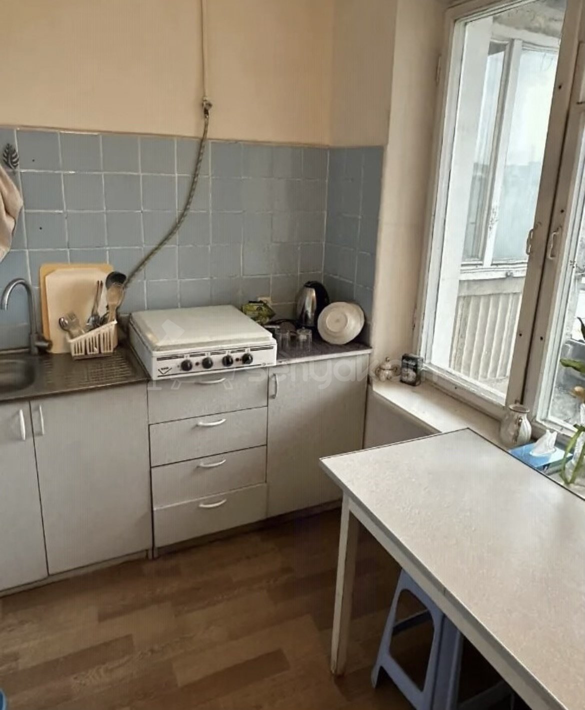 2 Սենյականոց Բնակարան Քարե Շենքում, 43քմ, 4/5 հարկ, Նորմալ Վիճակում, Կահավորված