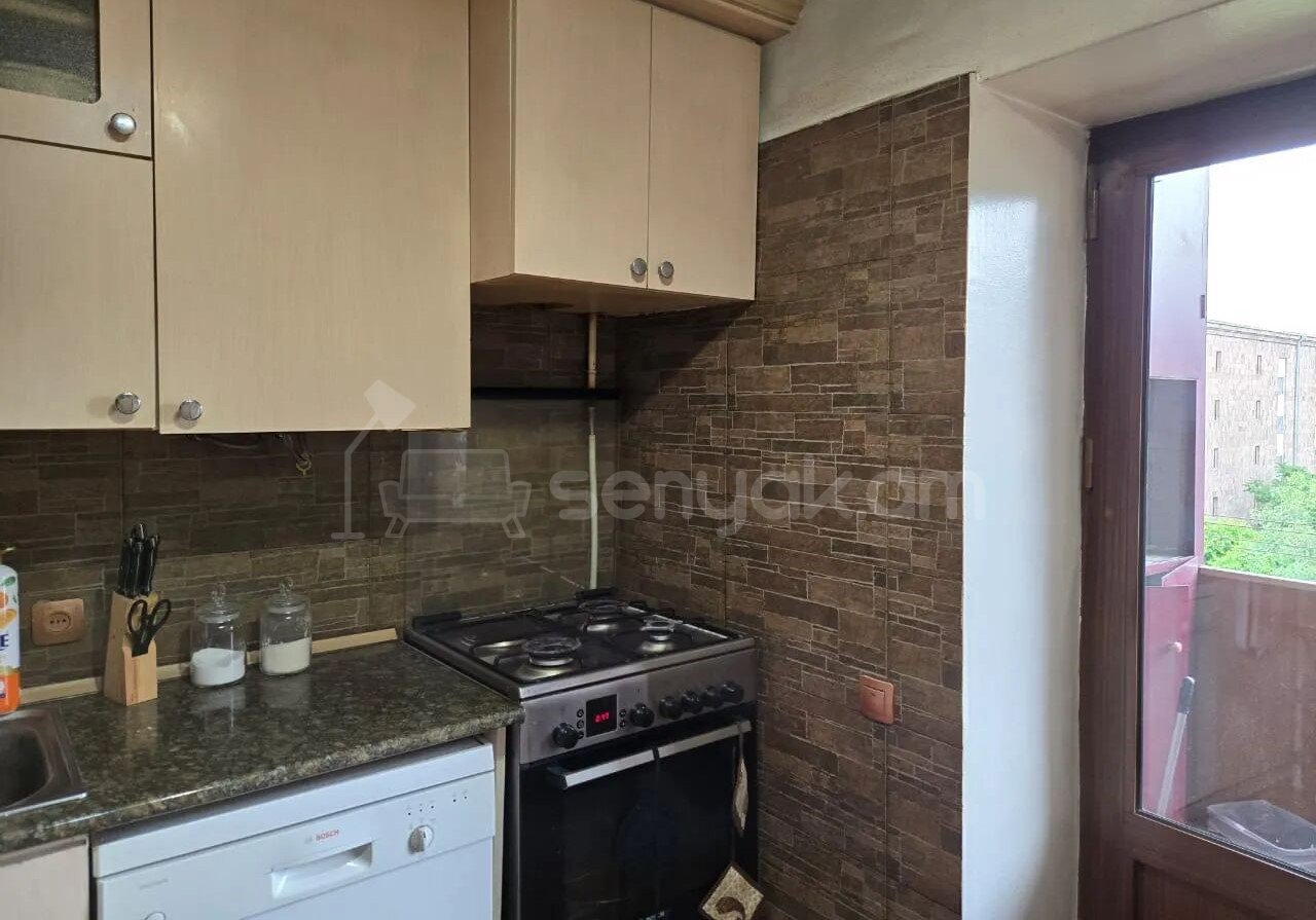 2 Սենյականոց Բնակարան Քարե Շենքում, 54քմ, 4/5 հարկ, Նորմալ Վիճակում