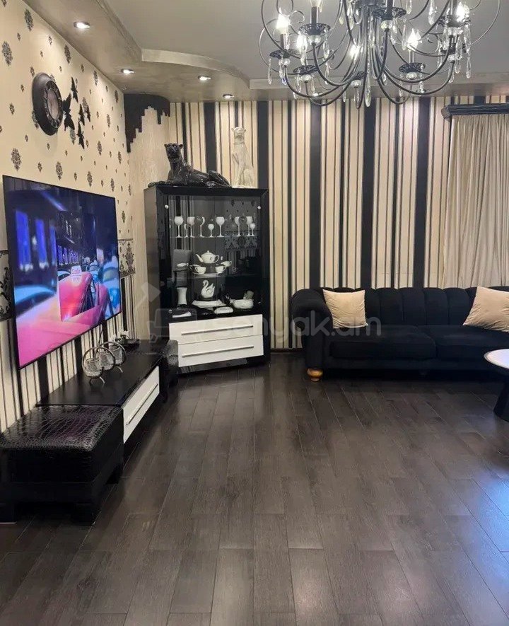 4 Սենյականոց Բնակարան Քարե Շենքում, 115քմ, 3/5 հարկ, Կապիտալ Վերանորոգված