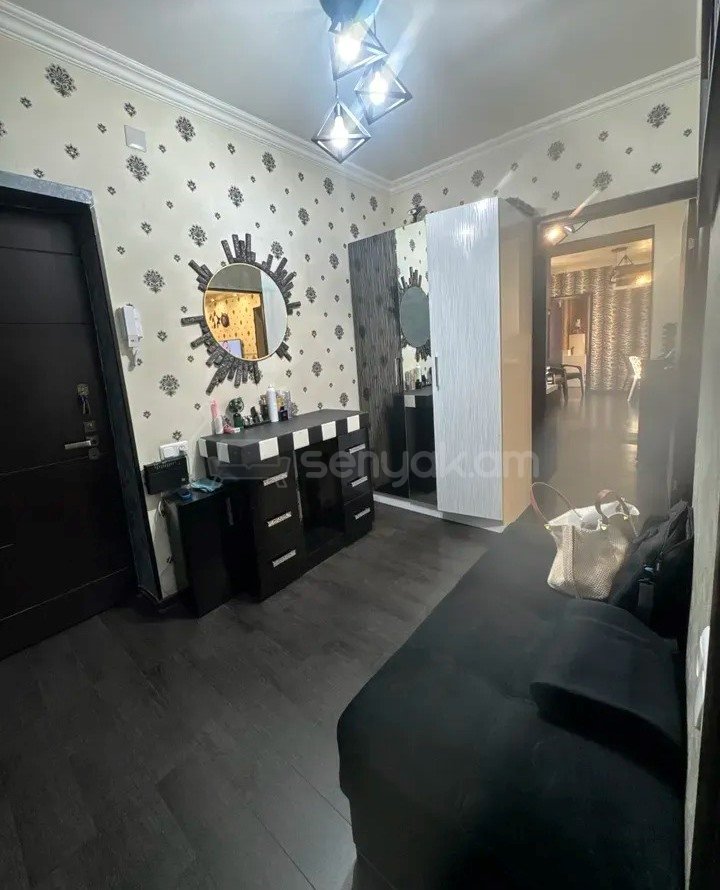 4 Սենյականոց Բնակարան Քարե Շենքում, 115քմ, 3/5 հարկ, Կապիտալ Վերանորոգված