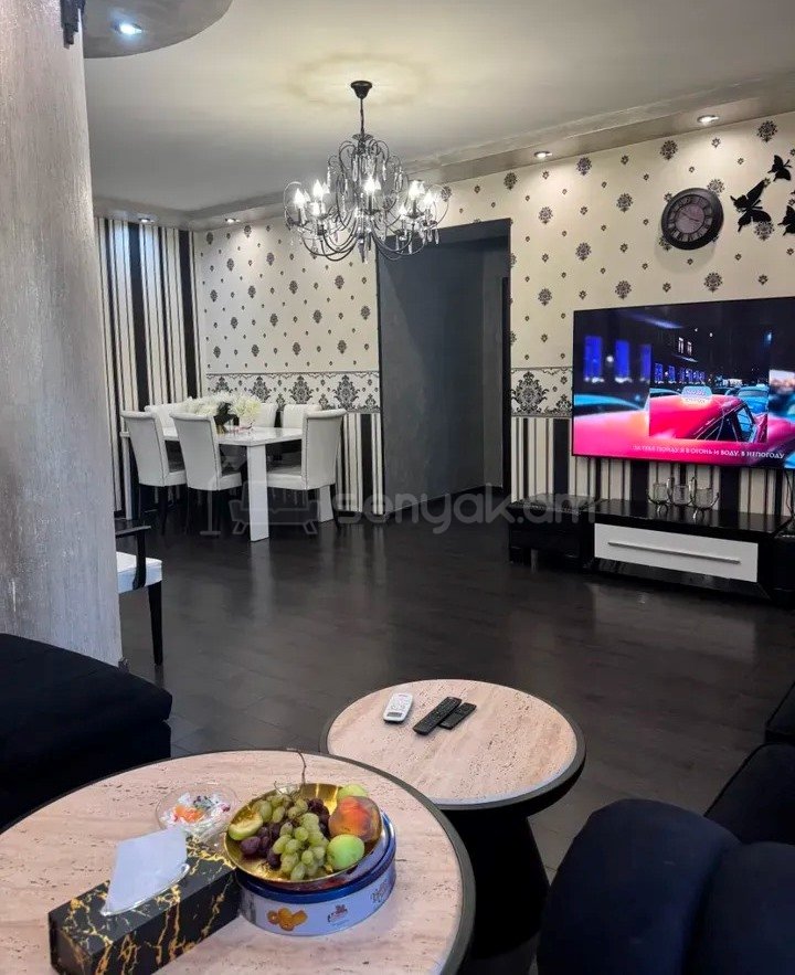 4 Սենյականոց Բնակարան Քարե Շենքում, 115քմ, 3/5 հարկ, Կապիտալ Վերանորոգված