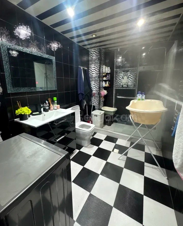 4 Սենյականոց Բնակարան Քարե Շենքում, 115քմ, 3/5 հարկ, Կապիտալ Վերանորոգված