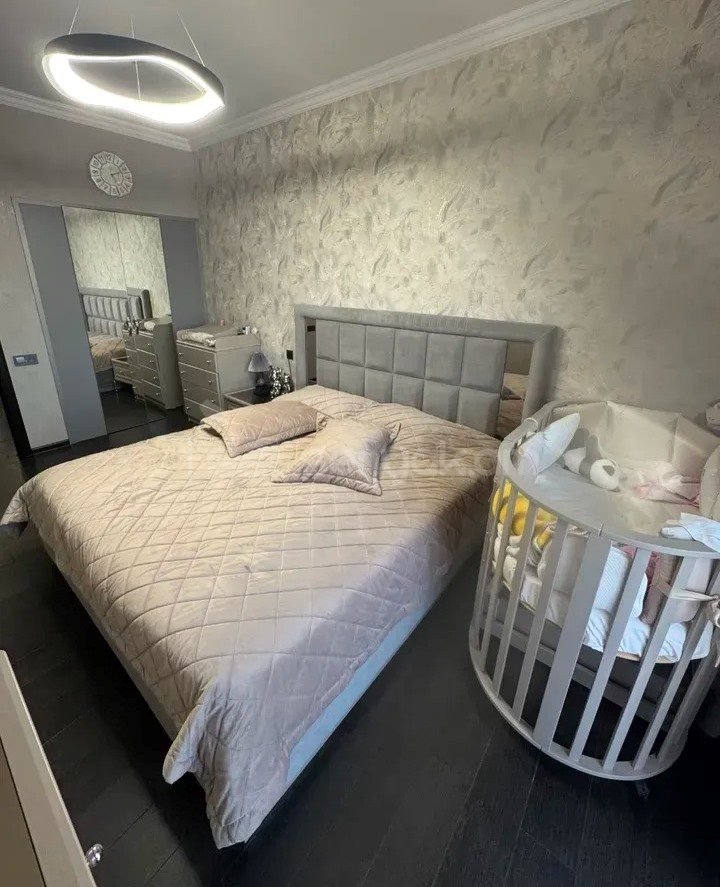 4 Սենյականոց Բնակարան Քարե Շենքում, 115քմ, 3/5 հարկ, Կապիտալ Վերանորոգված