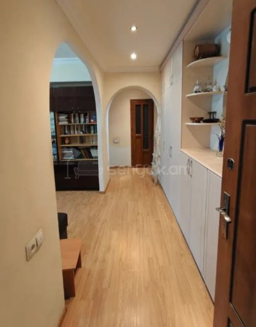 2 Սենյականոց Բնակարան, 70քմ, 2/9 հարկ, Կոսմետիկ Վերանորոգված