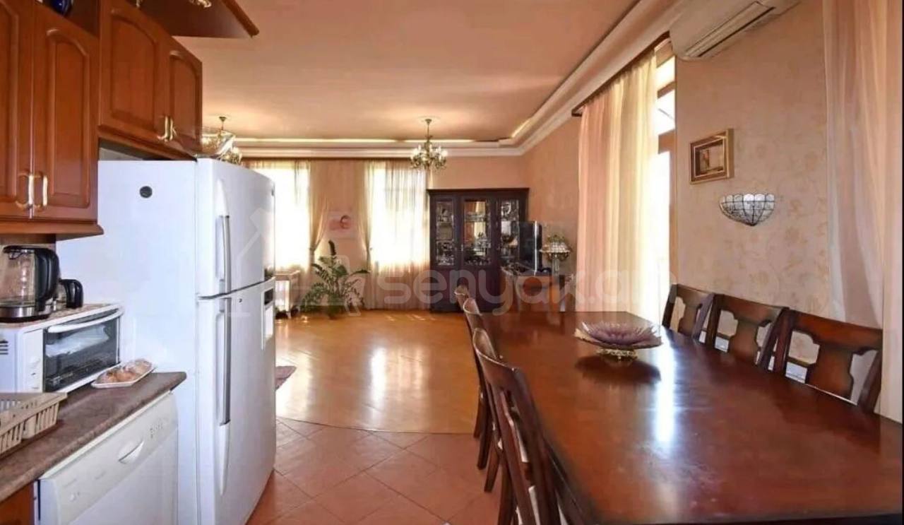 3 Սենյականոց Բնակարան Քարե Շենքում, 100քմ, 5/6 հարկ, Կապիտալ Վերանորոգված, Կահավորված, Արևկող