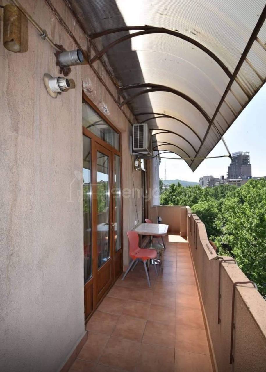 3 Սենյականոց Բնակարան Քարե Շենքում, 100քմ, 5/6 հարկ, Կապիտալ Վերանորոգված, Կահավորված, Արևկող