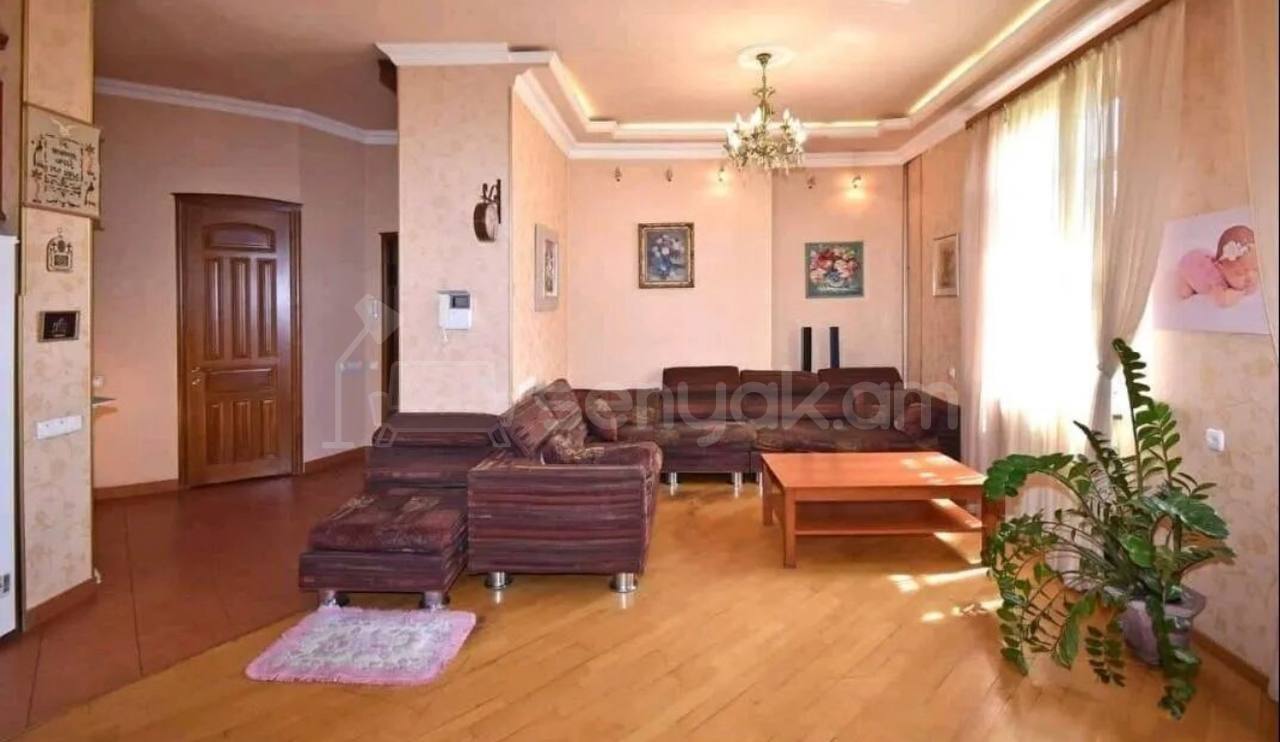 3 Սենյականոց Բնակարան Քարե Շենքում, 100քմ, 5/6 հարկ, Կապիտալ Վերանորոգված, Կահավորված, Արևկող