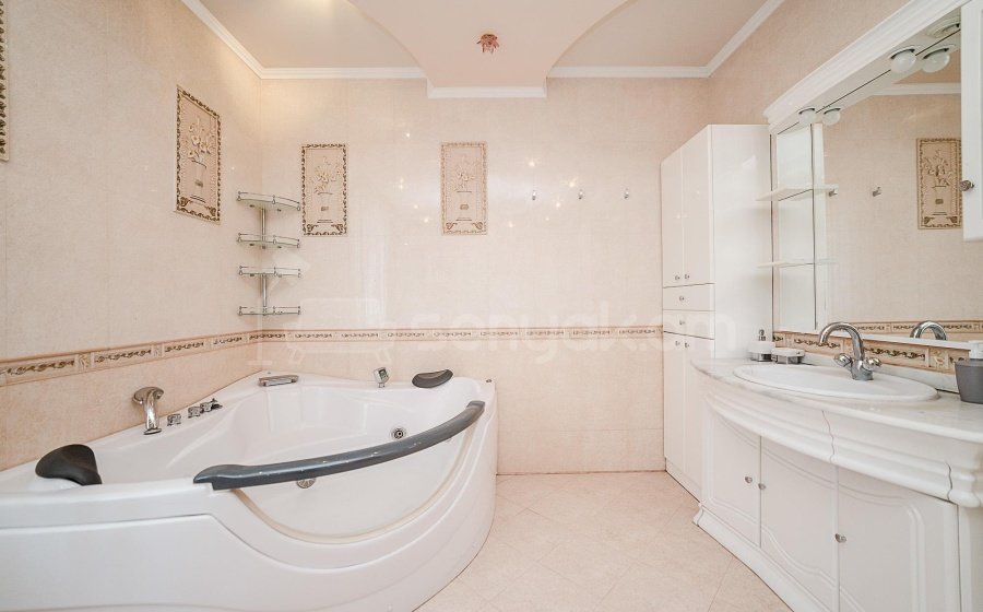 3 Սենյականոց Շքեղ Առանձնատուն, 200քմ, Լողավազանով