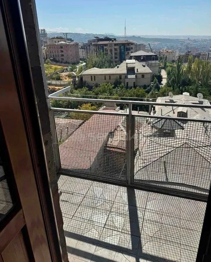 2 Սենյականոց Բնակարան Քարե Շենքում, 55քմ, 5/5 հարկ, Կապիտալ Վերանորոգված