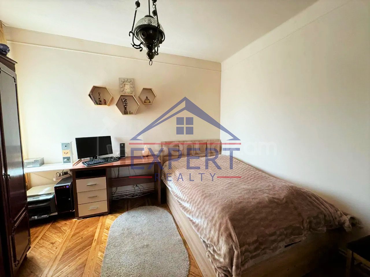 3 Սենյականոց Բնակարան Քարե Շենքում, 108քմ, 5/5 հարկ, Կոսմետիկ Վերանորոգված